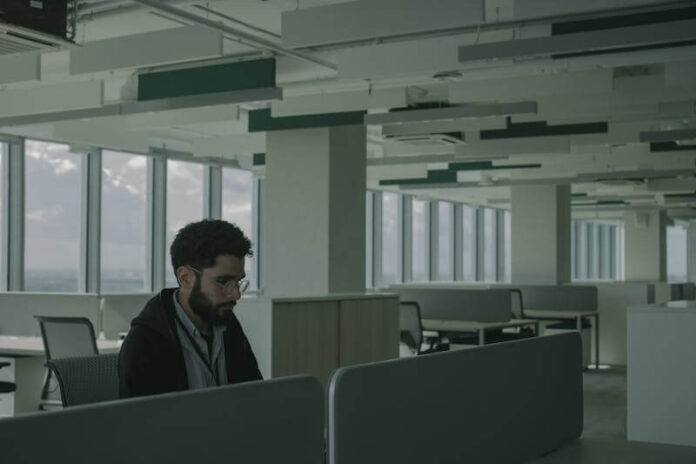 Packing Up an Office: What to Keep, Toss, or Upgrade